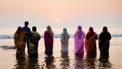 Chhath Puja 2025 devotees offering arghya to setting sun at river ghat, संध्या अर्घ्य के समय घाट पर छठ व्रती