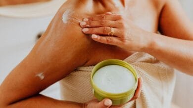 हल्दी और चंदन फेस पैक से गोरा रंग Home remedies for Fair Skin