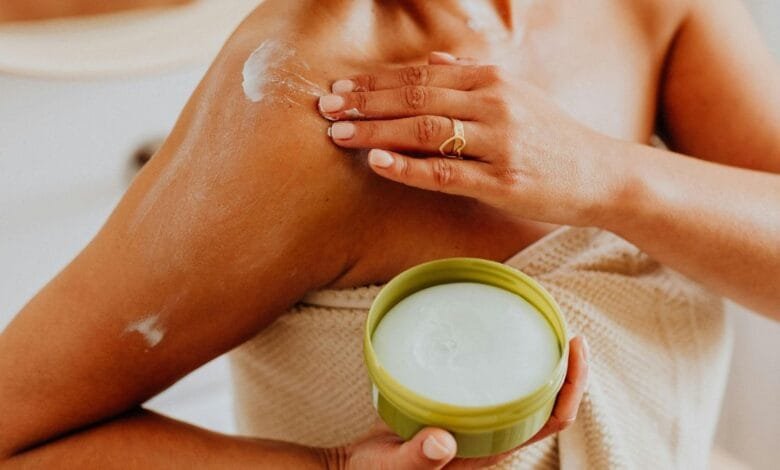 हल्दी और चंदन फेस पैक से गोरा रंग Home remedies for Fair Skin