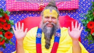 Premanand ji Maharaj वृंदावन आश्रम में प्रवचन देते हुए